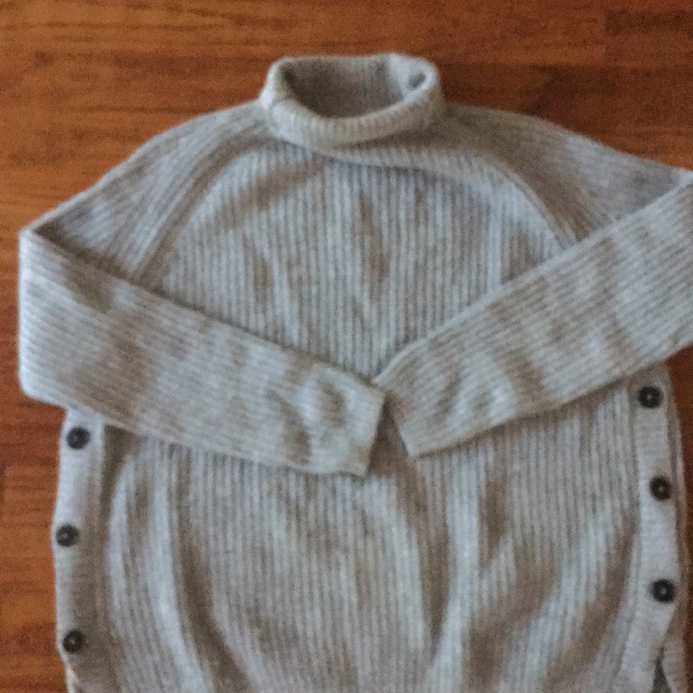 Grey sweater with cute side button details